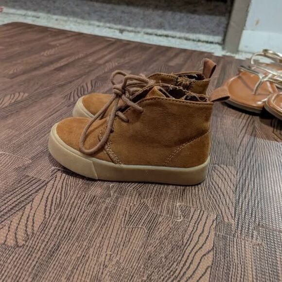 Toddler size 6 lace up suede Gap boots EUC - Picture 2 of 3